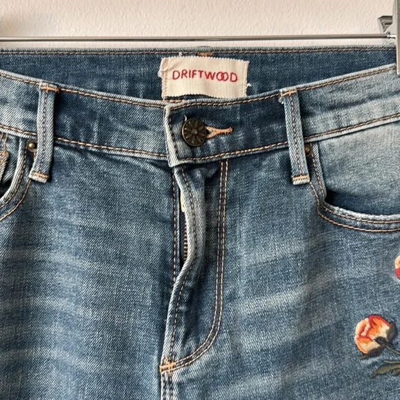 Anthropologie Driftwood Flower Embroidered Blue Jeans 27